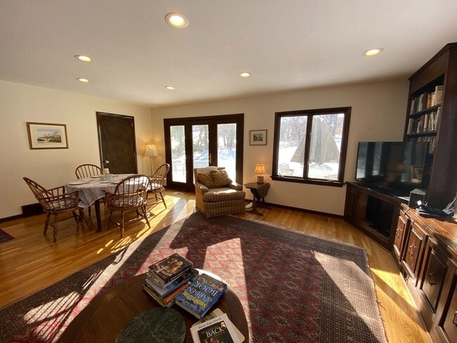 Building Photo - Four Bedroom Single Family Home