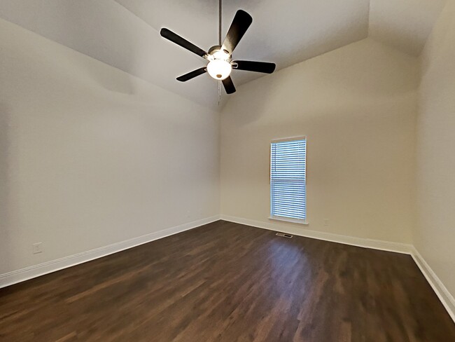Building Photo - 2302 Amber Glen Dr