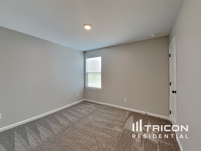 Building Photo - 176 Millbrook Dr