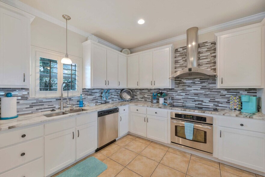 Building Photo - 660 Kara Dr