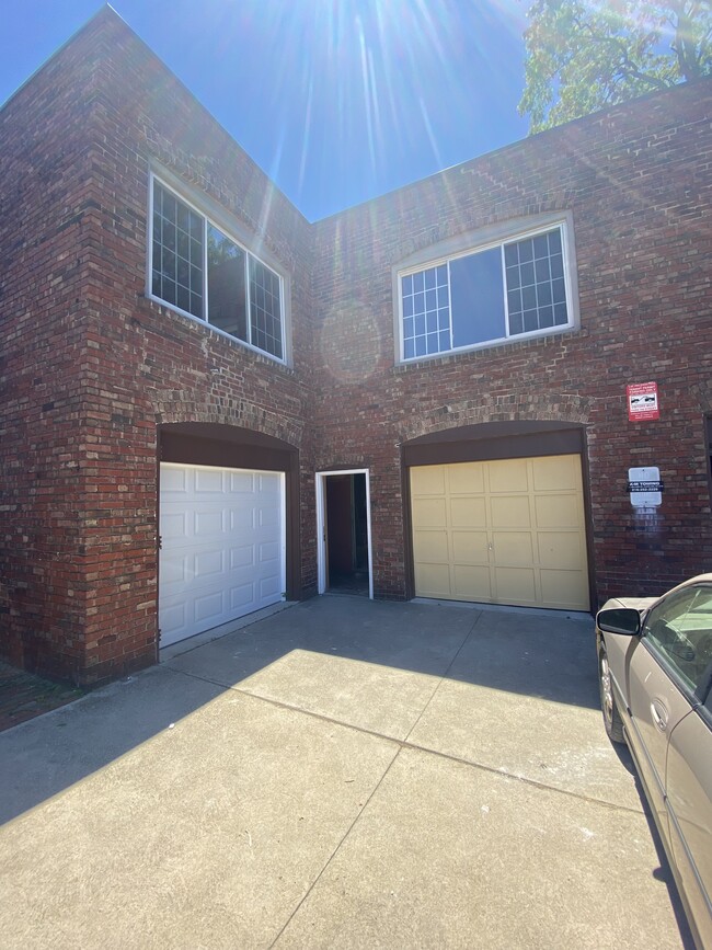 Building Photo - 1497 Coutant Ave