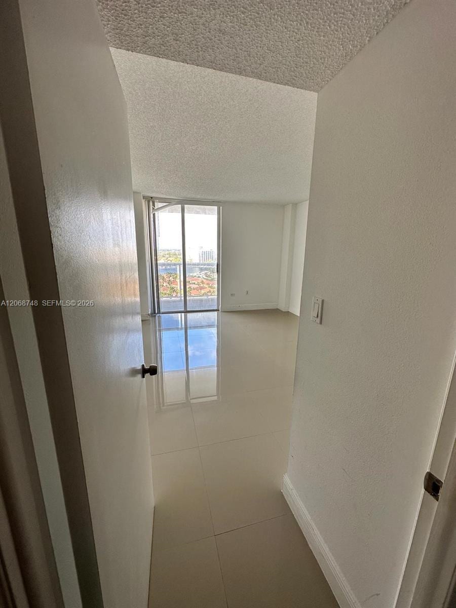Building Photo - 20515 E Country Club Dr