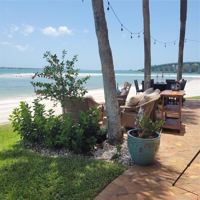 Building Photo - 865 S Gulfview Blvd