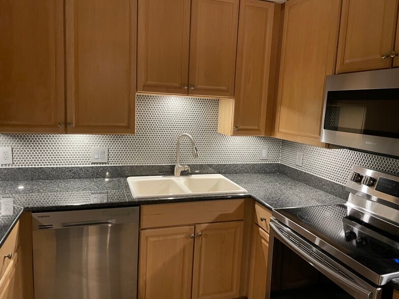 Building Photo - 195 14th St NE