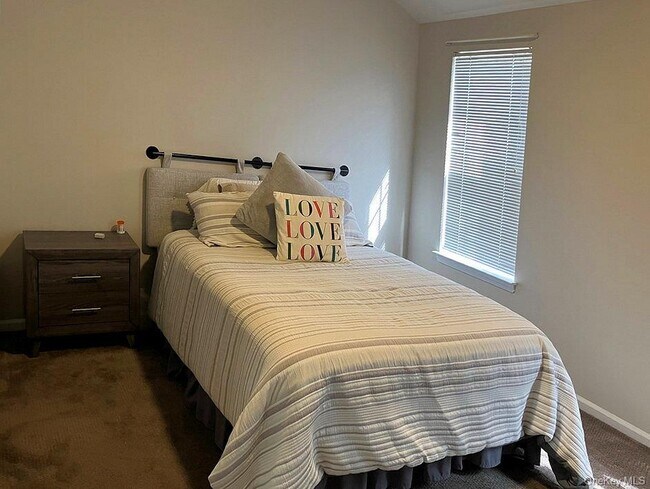 Building Photo - 1404 Pondcrest Ln