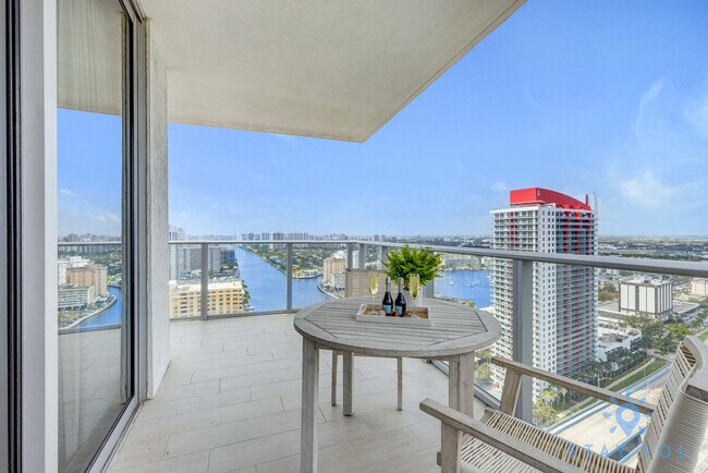 Building Photo - 4010 S Ocean Dr