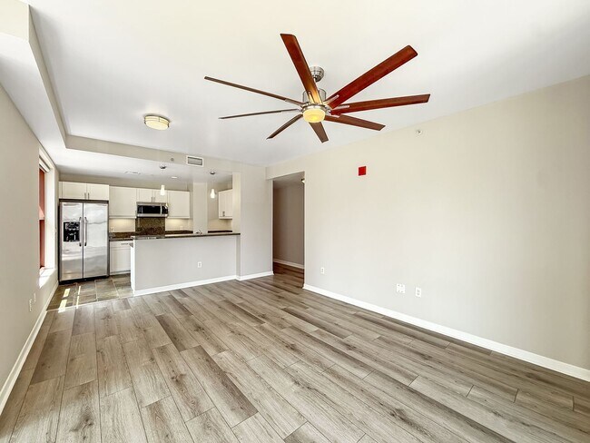 Building Photo - Beautiful 2B/2BA Downtown Corner Unit Cond...