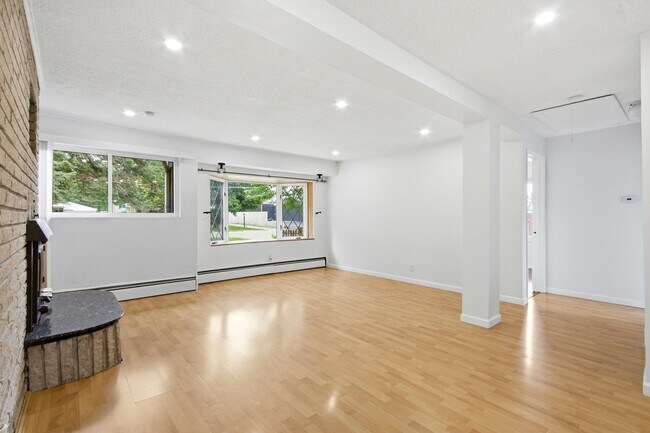 Building Photo - 8885 Cardwell St