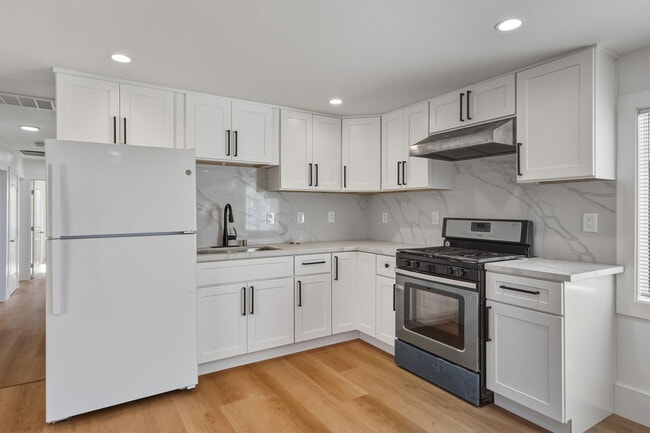 Building Photo - 1671 Mono Ave