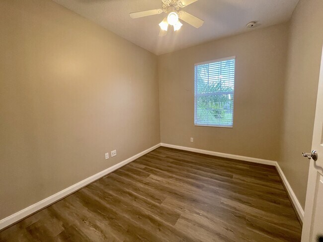 Building Photo - 1649 Napoli Dr W