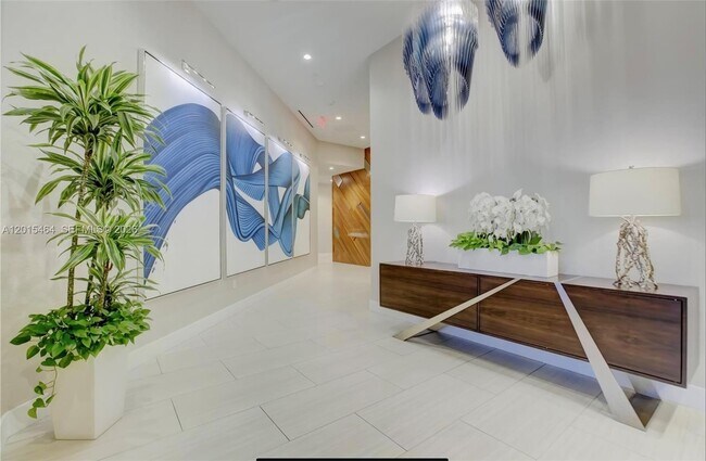 Building Photo - 100 E Las Olas Blvd