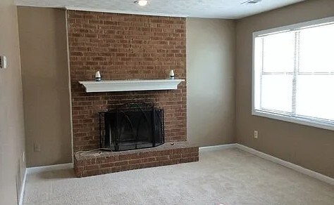 Building Photo - 916 Holden Ln