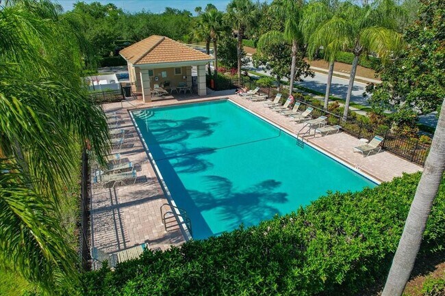 Building Photo - 819 Fairwaycove Ln