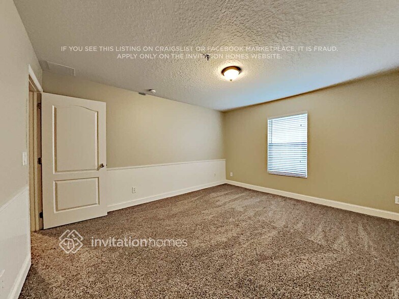 Building Photo - 10046 Moss Rose Way