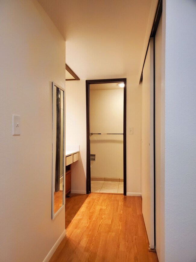 Building Photo - 2bd, 2 ba Condo in Oakbrook, Amenities! $2045 available +/- 12/15/25