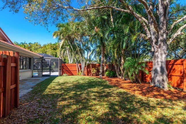Building Photo - 2341 NW Bay Colony Ct