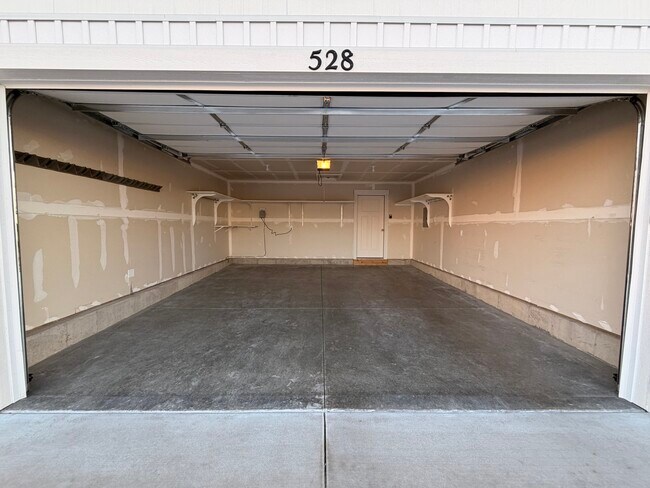 Building Photo - HC 528 C