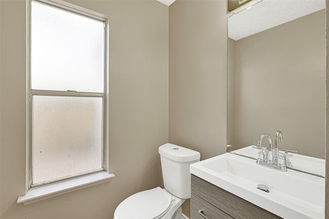 Building Photo - 12322 Meadow Ridge Dr