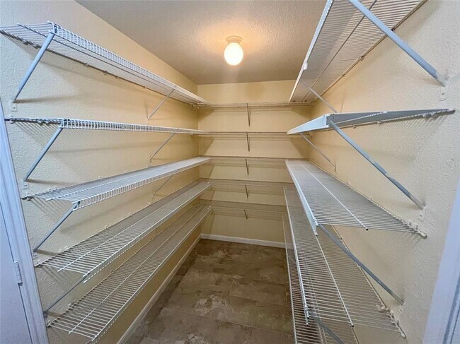 Building Photo - 2207 BrayBend Ln