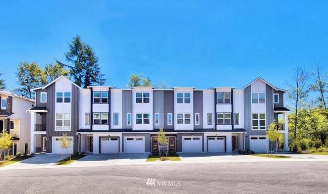 Building Photo - 13717 Admiralty Way