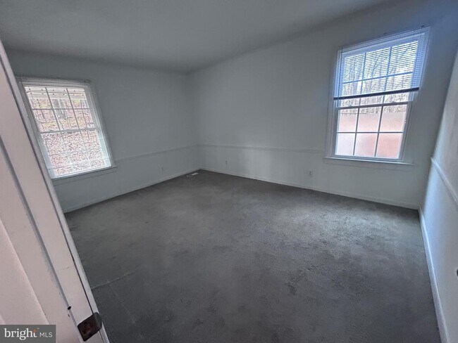 Building Photo - 132 Pinecrest Ln