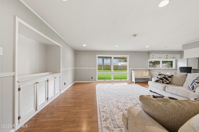 Building Photo - 308 Brentwood Blvd