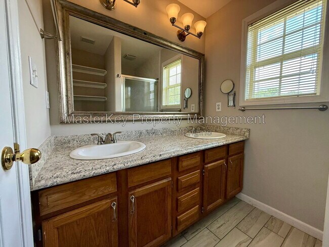 Building Photo - 703 Swan Hill Ct
