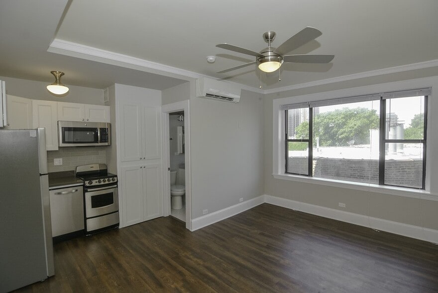 Building Photo - 817 W Lakeside Pl