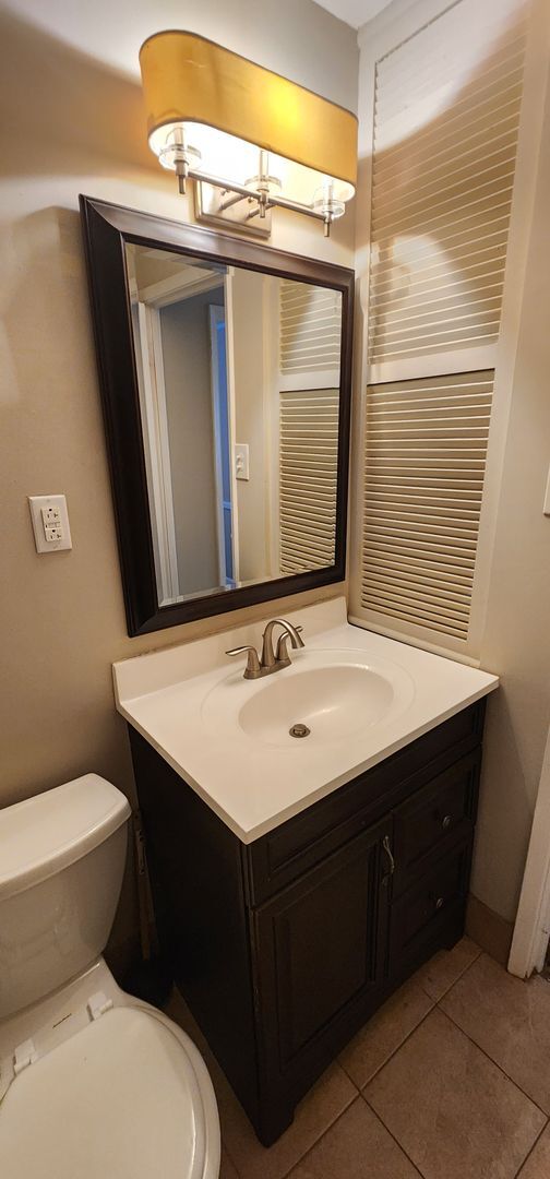 Building Photo - Check This One OUT!! To View is to Rent! 3 Bedroom, 1 Bath. Hardwood Floors, Tile and Newer Carpe...