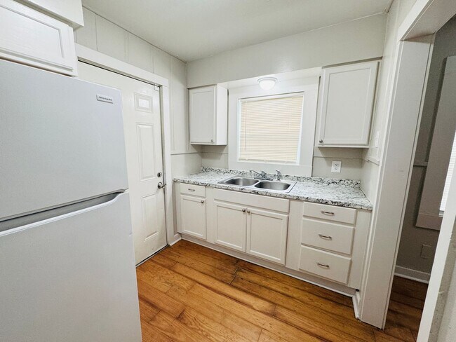 Building Photo - 3577 Mission Dr