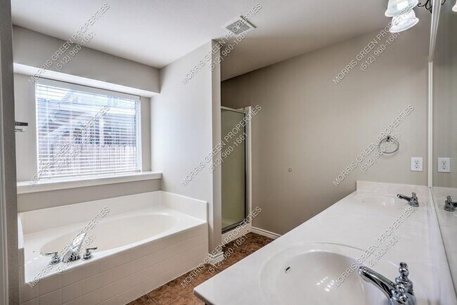 Building Photo - 138 Justin Leonard Dr