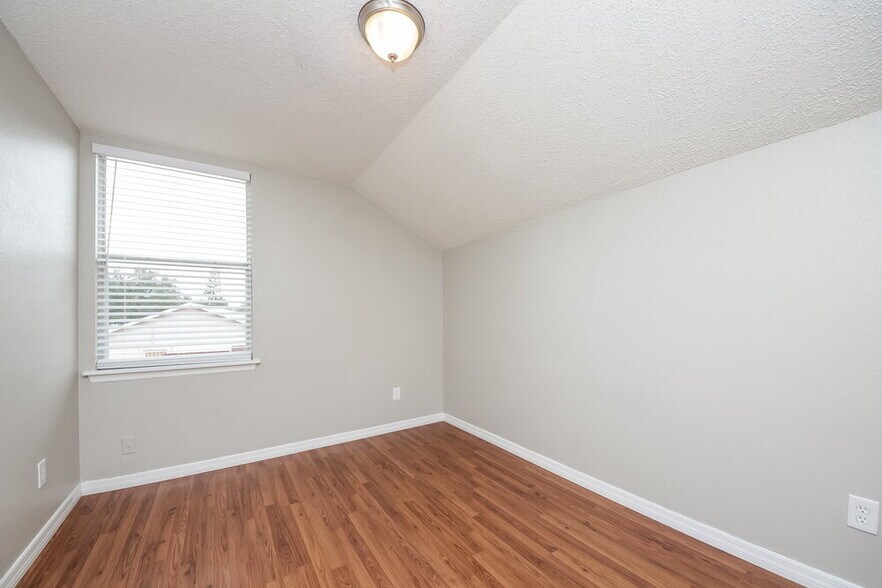 Building Photo - 9801 Red Clover Ave