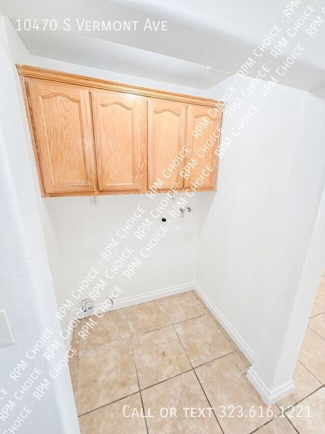 Building Photo - 10470 S Vermont Ave