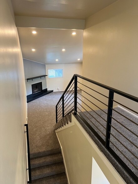 Building Photo - 1813 Laurelhurst Dr E