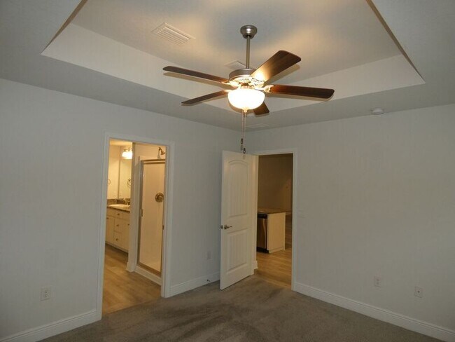 Building Photo - 5643 Lafayette Ct