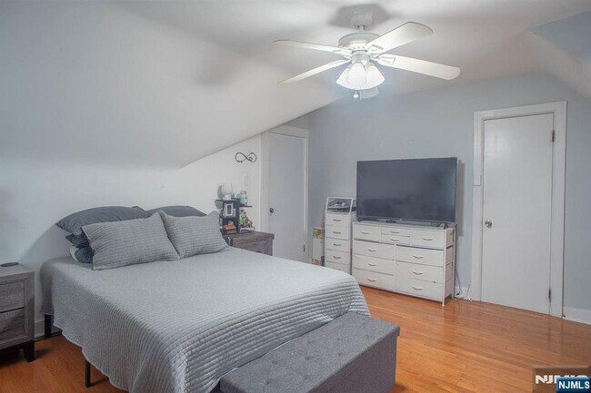 Building Photo - 94 Liberty St