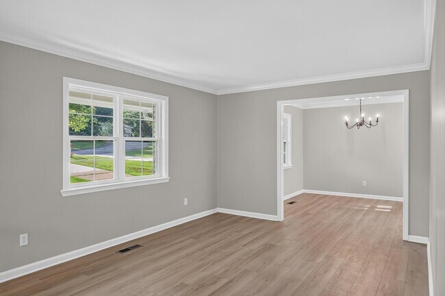 Building Photo - 9512 Heathwood Dr