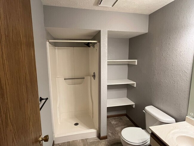 Building Photo - Beautiful 3 bed townhouse!