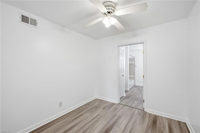 Building Photo - 5545 Aragon Dr