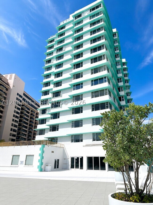 Building Photo - 5255 Collins Ave