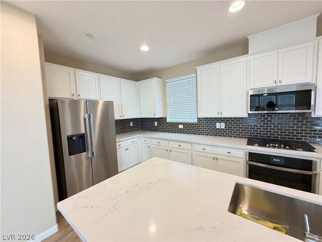 Building Photo - 1741 N Desert Foothills Dr