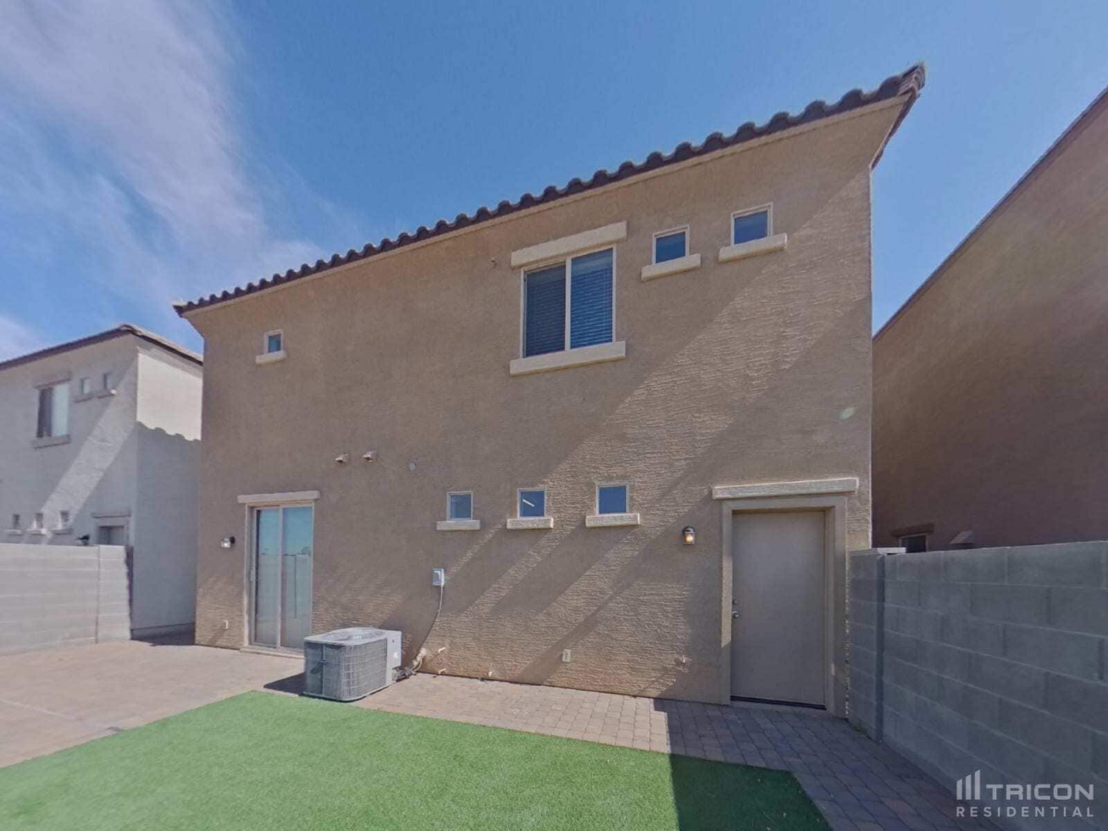 Building Photo - 10336 W Devonshire Ave