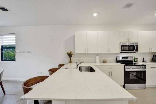 Building Photo - 242 SW 159th Ln