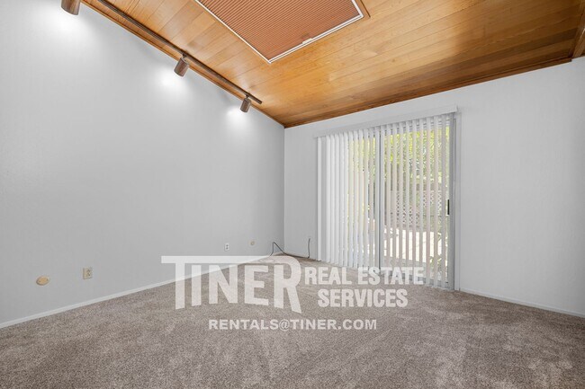 Building Photo - 4935 Kurz Cir