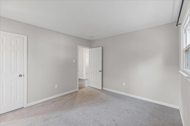 Building Photo - 116 Barclay Dr