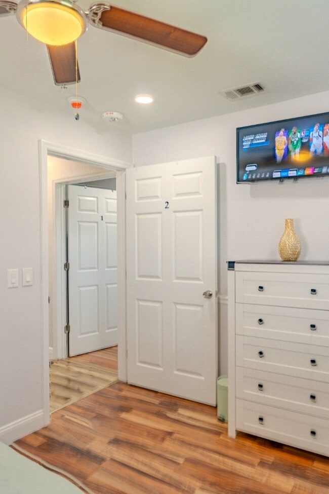 Building Photo - 1875 Williams Manor Ave