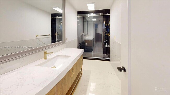 Building Photo - 1800 NE 114th St