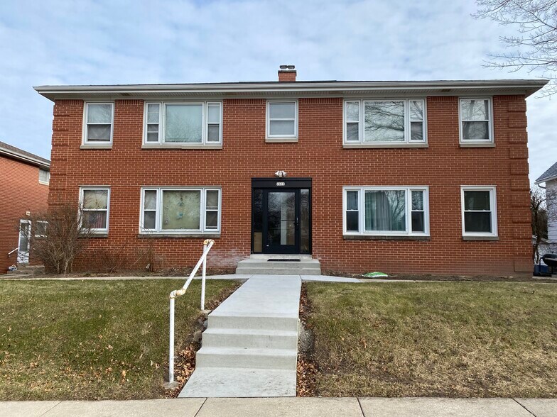 Building Photo - 2408 S 92nd St