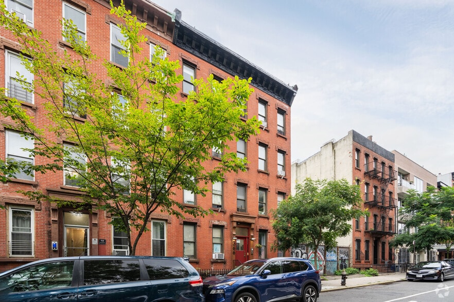 Building Photo - 366 Baltic Street
