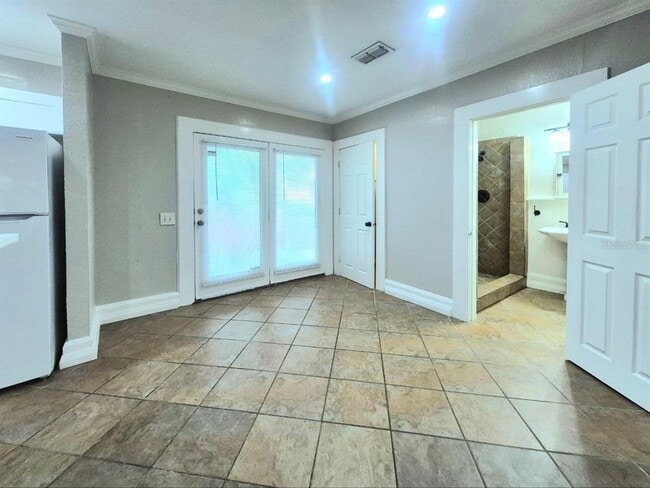 Building Photo - 314 E Park Ave